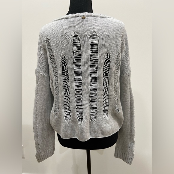 Guess Silver Grey Distressed Knit Womens Sweater Large - Picture 5 of 8
